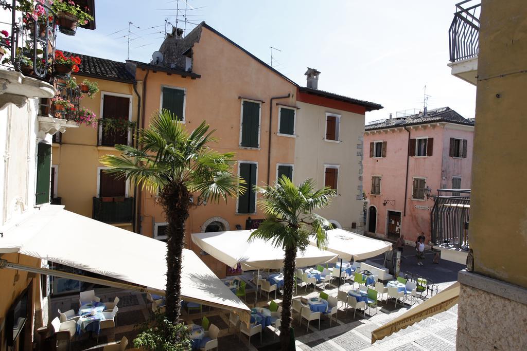 Appartamenti Piazza Umberto I Torri Del Benaco Oda fotoğraf
